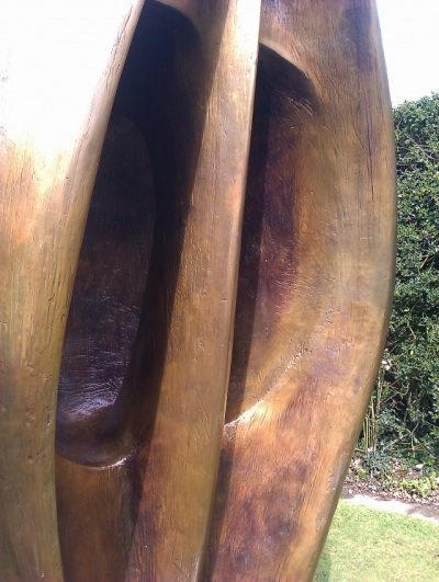 Beautiful pod-shaped piece, Totem Head, (1968, Bronze, 244cm):