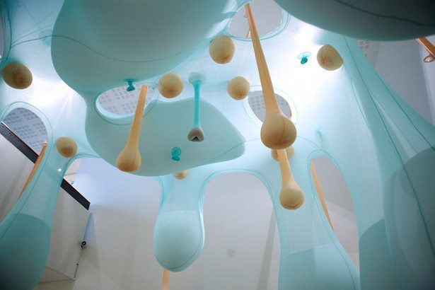 Ernesto Neto, “Simple and light as a dream…the gravity don’t lie…just loves the time,” 2006. Polyamide textile, nylon stockings, glass beads, Styrofoam. Photo by Gard A. Frantzsen, Courtesy of the artist and Tanya Bonakdar Gallery, New York.