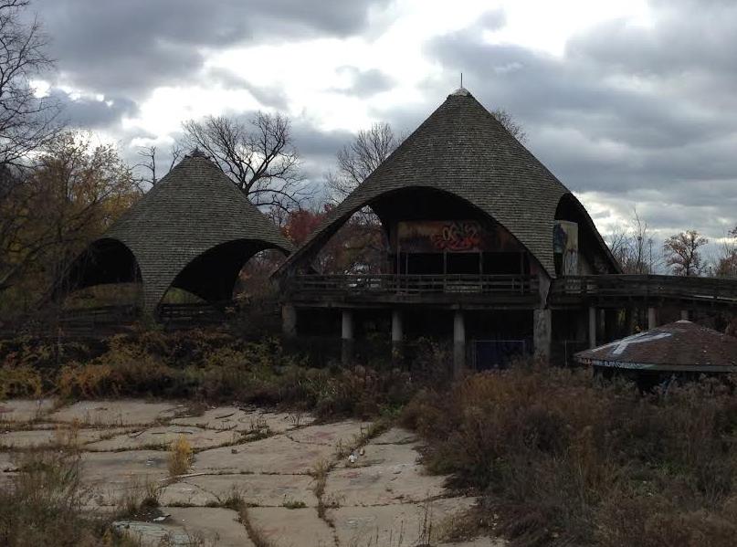 A picture of the abandoned zoo, Belle Isle, Detroit