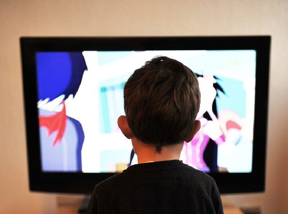 kid watching tv