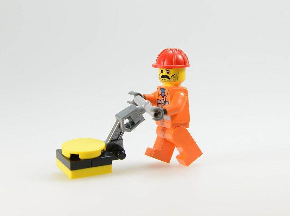 lego worker by blickpixel