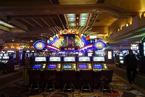 poker machines, risky gambling