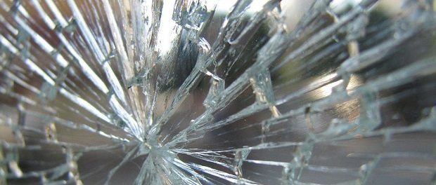 Shattered glass by Republica620