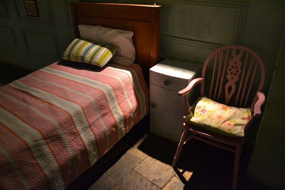 Single bed, single life