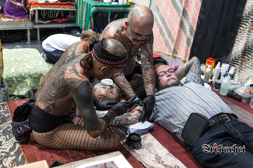 Hand tapping at London Tattoo Convention 2016