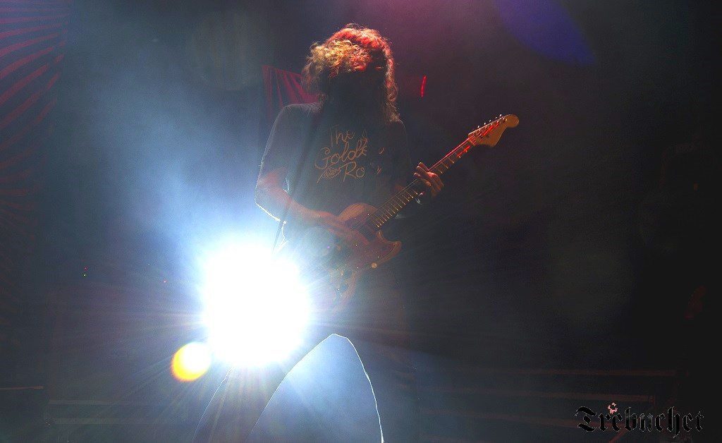 red-fang-guitar-2