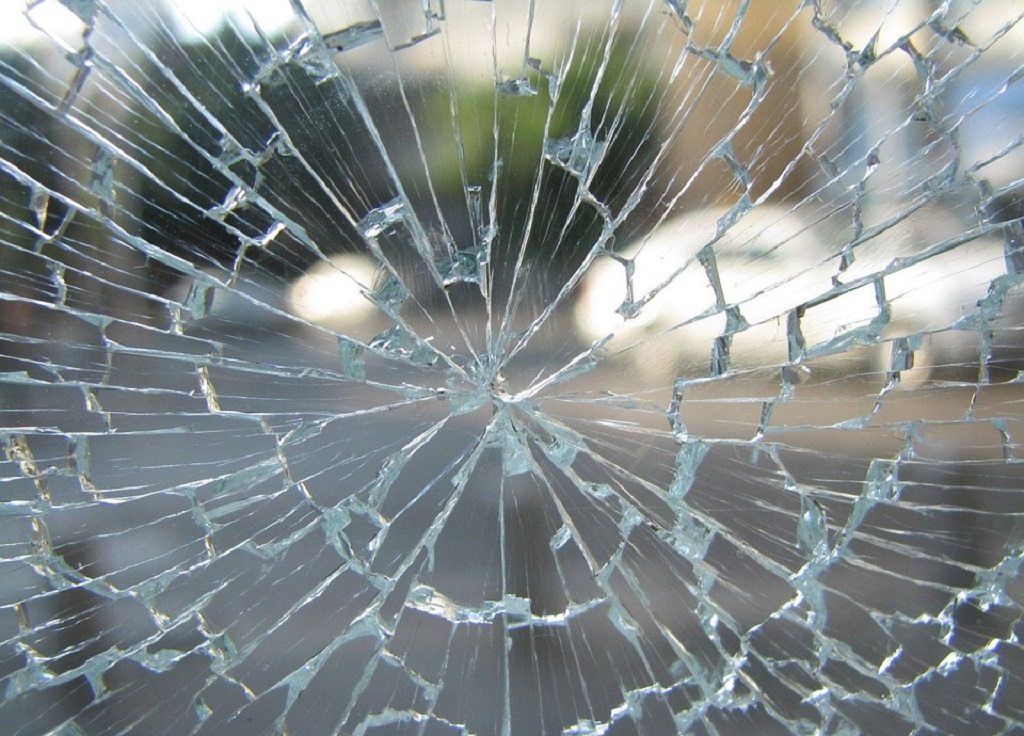 shattered glass, metaphor, psychosis, mental health