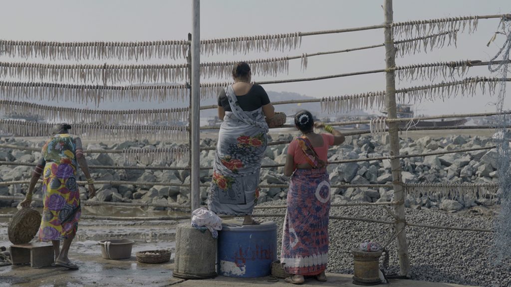 women hanging up threads