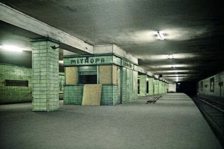 Image shows Robert Conrad - U-Bahnhof Unter Den Linden (1990)