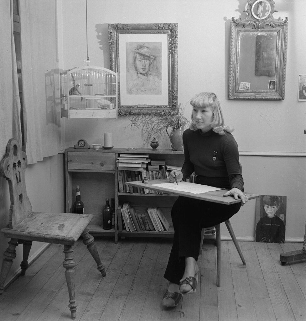 Lothar Jeck, Portrait Irène Zurkinden (1909–1987) with drawing board, 1942. Photo: Staatsarchiv Basel-Stadt, BSL 1060c 3/8/319