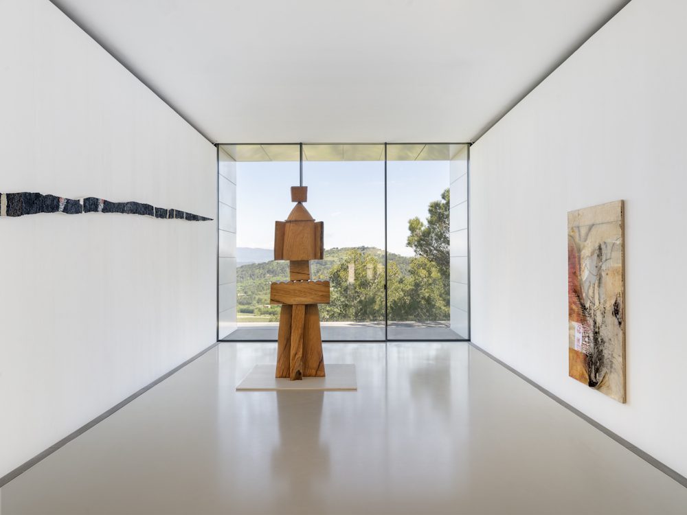Poush exhibition view © Martin Argyrolo