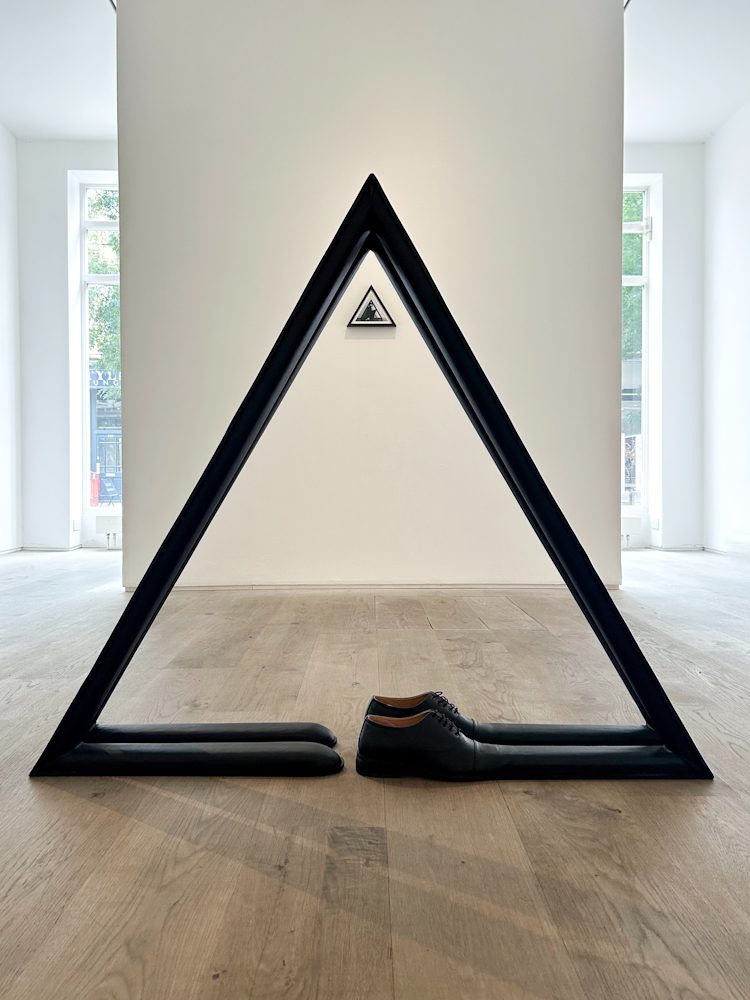 Jonny Briggs, Fitting In ( Installation view), 2025