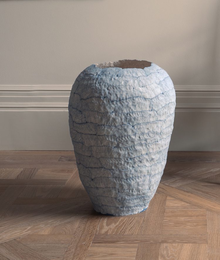 Choi Boram, Blue Jar Be Absorbed. Hand-built stoneware, drawn cobalt blue lines, unglazed, 52 x Ø 41 cm. 2020. Courtesy of the artist and Lloyd Choi Gallery. Photo by Leon Kong