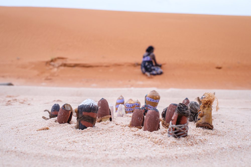 “Dadikwakwa-kwa at Dingala”, Noeleen Danjibana Lalara, 2025. Ph: Britten Syd Andrews