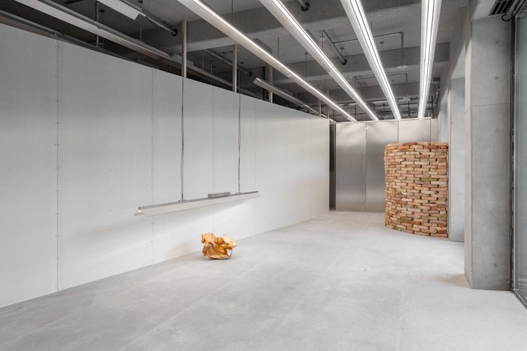 Installation view, eva hesse, lukas heerich, rindon johnson, 2026